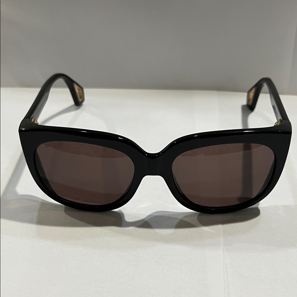 Gucci Elegant Black Sunglasses